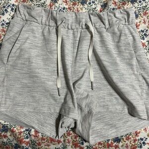 Lululemon shorts light gray size 4/ 4 inch